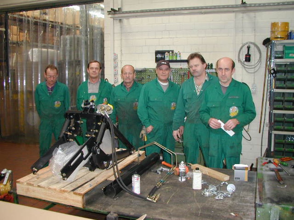 Verdiente Mitarbeiter aus Fürth beginnen ihre Arbeit am neuen Standort. Verdiente Mitarbeiter aus Fürth beginnen ihre Arbeit am neuen Standort.