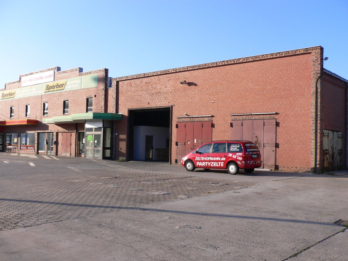 ... und bauen sie zum neuen Standort für den Sperber Maschinenbau aus. ... und bauen sie zum neuen Standort für den Sperber Maschinenbau aus.