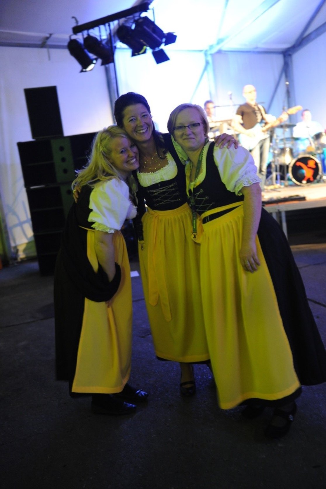 Und die Party geht weiter und weiter. Und die Party geht weiter und weiter.