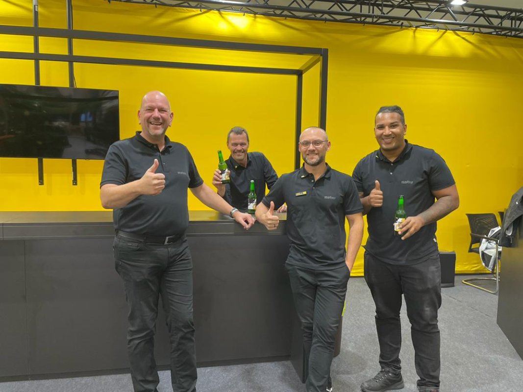 Zum Abschluss wurde noch mit unserem Frontcraft he'beer angestoßen Zum Abschluss wurde noch mit unserem Frontcraft he'beer angestoßen